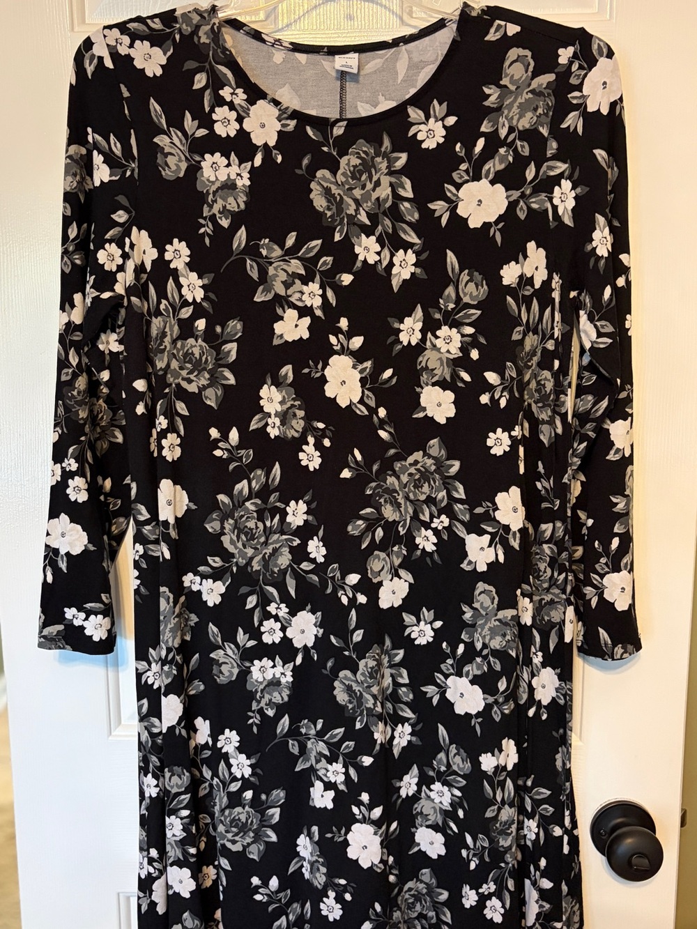 Old Navy Black & White Floral Long Sleeve Knit Swing Dress Size L 🖤🩶🤍